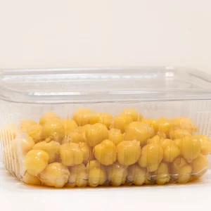 "Garbanzos dorados y cocidos, listos para añadir a cualquier receta saludable."