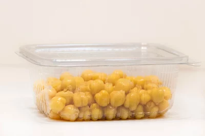 Garbanzos – Nutrición y sabor en cada bocado "Garbanzos dorados y cocidos, listos para añadir a cualquier receta saludable."