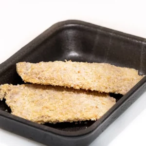 Libritos de lomo rellenos de queso fundido, empanados y dorados, servidos recién fritos.