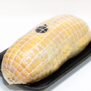 Pollo entero deshuesado y relleno de carne picada, prunas y piñones, dorado al horno y servido con salsa.
