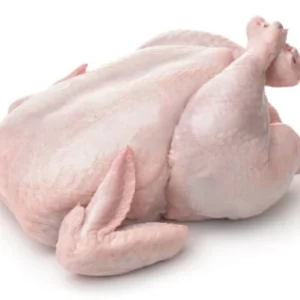 Gallina entera cruda Aluju, sin plumas, con piel amarilla natural, lista para cocinar en caldo o guiso tradicional.