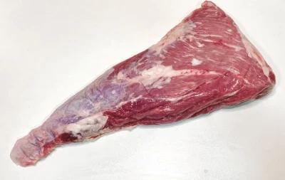 Peixet Aluju: melosidad y sabor para tus guisos con alma Pieza de peixet Aluju cruda, con hueso y veteado natural, presentada en bandeja, lista para guisar o asar lentamente.